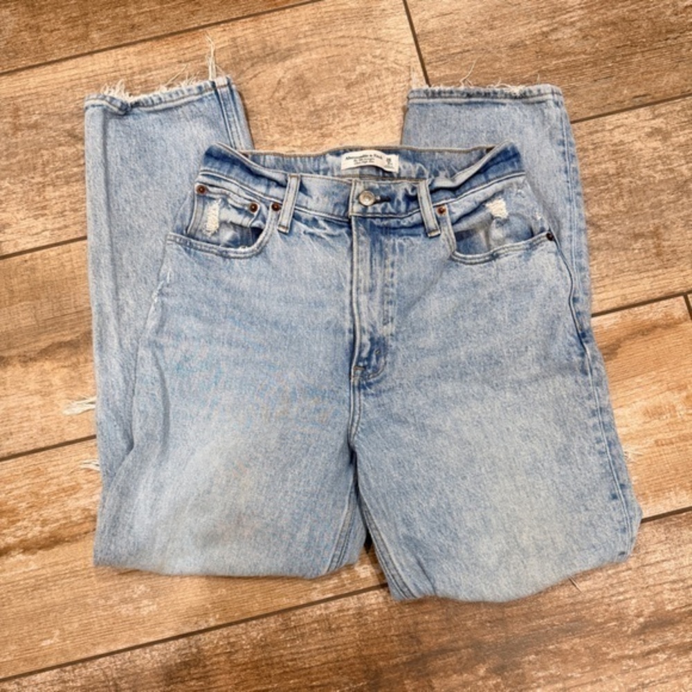 Abercrombie & Fitch | The 90’s Ultra High Rise Distressed Jeans